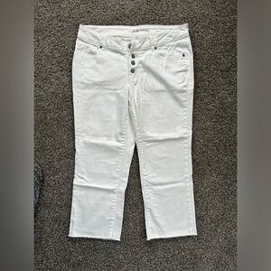 Maurice’s Women’s White Capri Pants